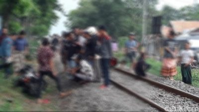 Pemotor Lansia di Bekasi Tewas Tertabrak Kereta